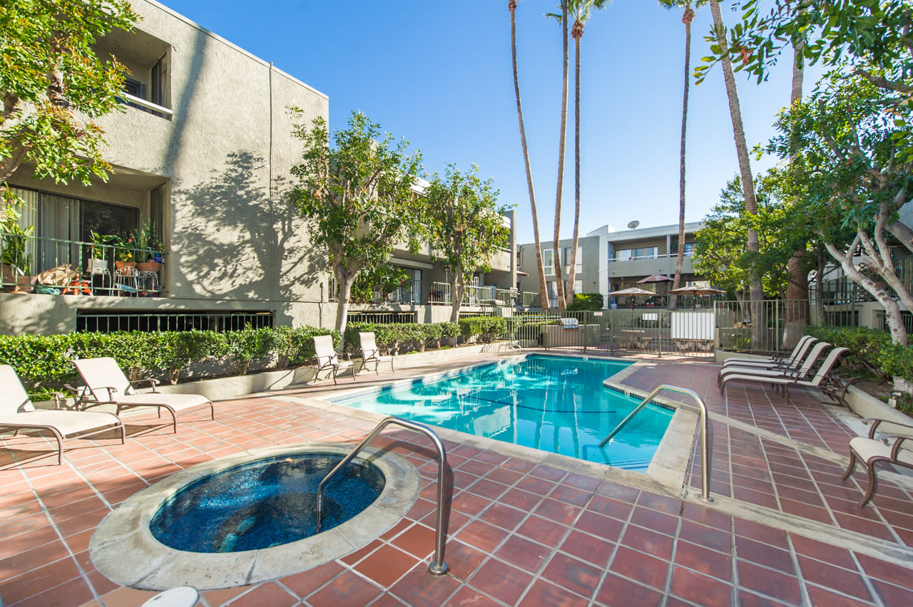 Encino Crest Apartments – photo 5