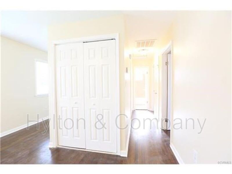 220 W 31st St – photo 3