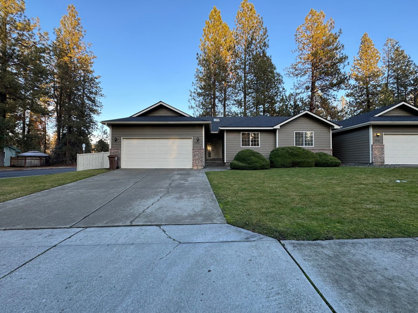 Charming 2 Bed, 2 Bath Duplex near Riverside State Park! – photo 4
