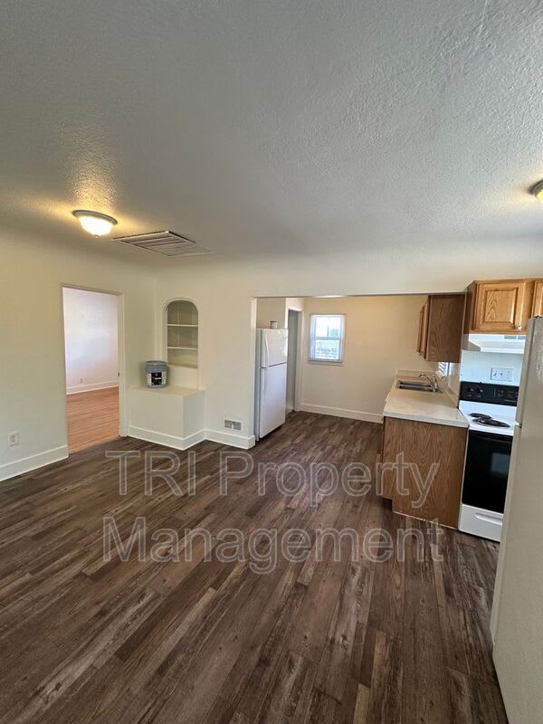 814 20th St – photo 4