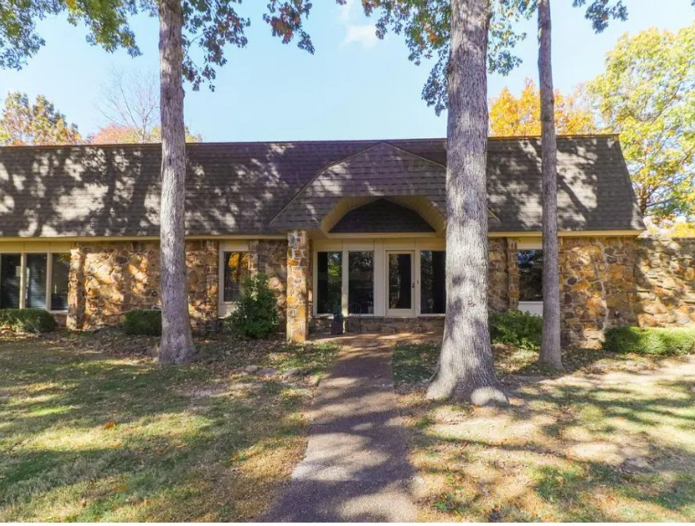 3 Bed 4 5 Bath 3902 Sq Feet – photo 2