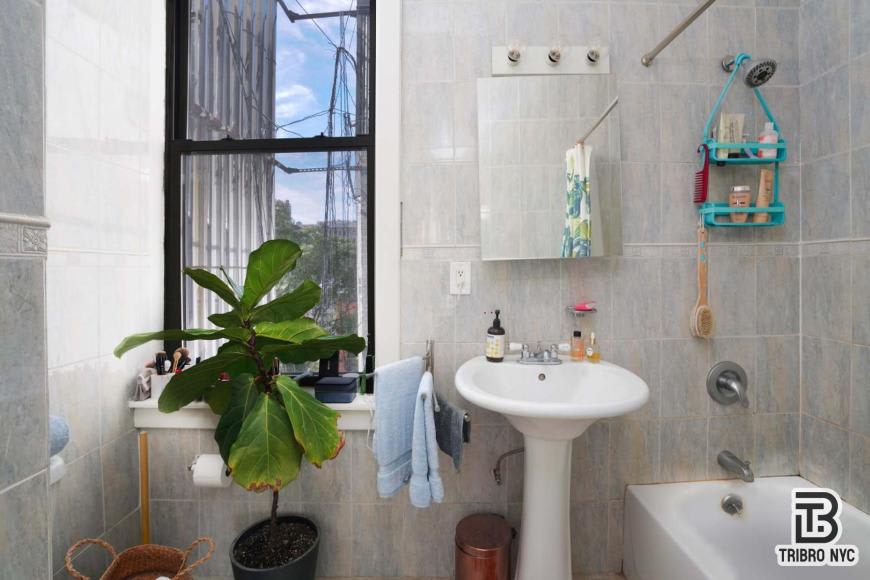 301 West 20th Street – photo 1