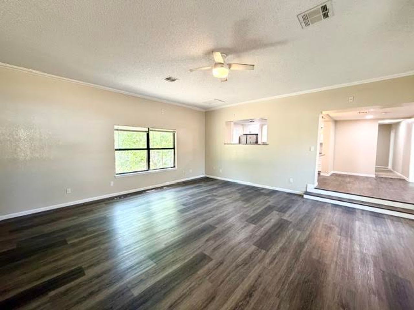 4 bedroom on a large corner lot in Hewitt! – photo 3