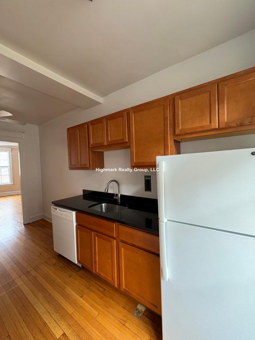 907 Elmwood Ave – photo 3