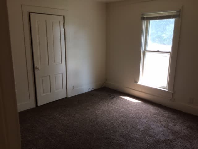 2 Br Upper Apartment Near Promenade Park – photo 5
