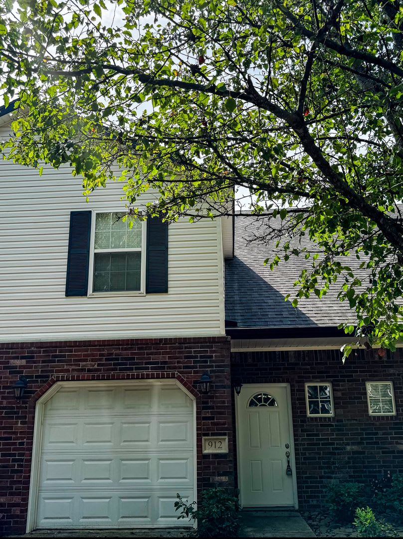 2 Bedroom, 2.5 Bathroom Condo near Downtown Fayetteville – photo 1
