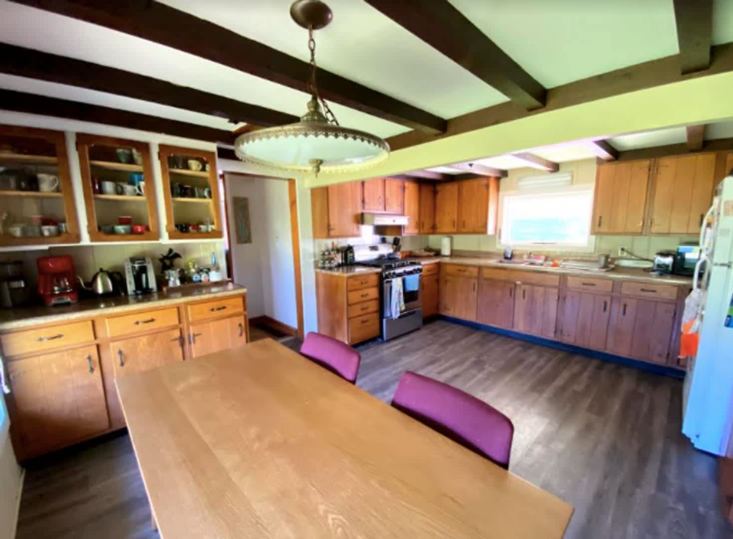"The CABIN," 3 bed, 1 bath home with huge yard! – photo 4