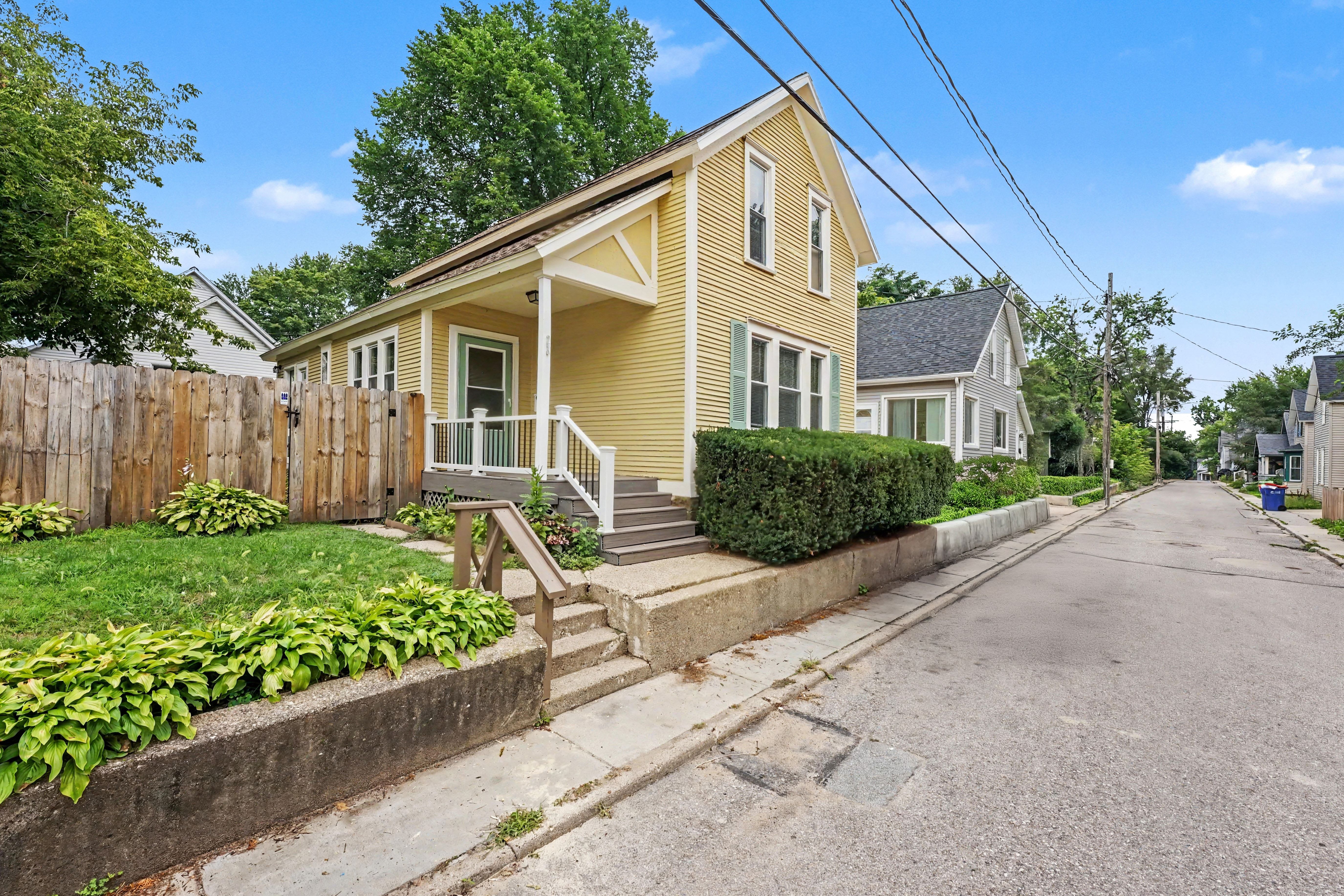 23 Mack Ave NE – photo 1