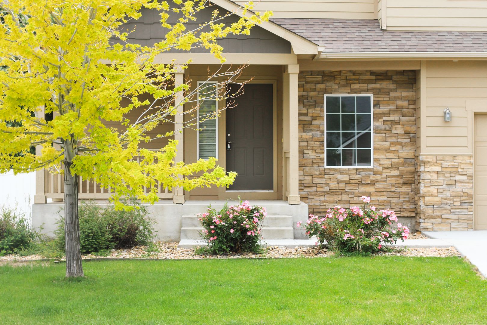 3 Bedroom, 2.5 Bath – photo 2