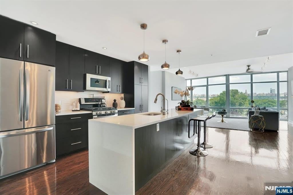 100 Thompson Lane – photo 2