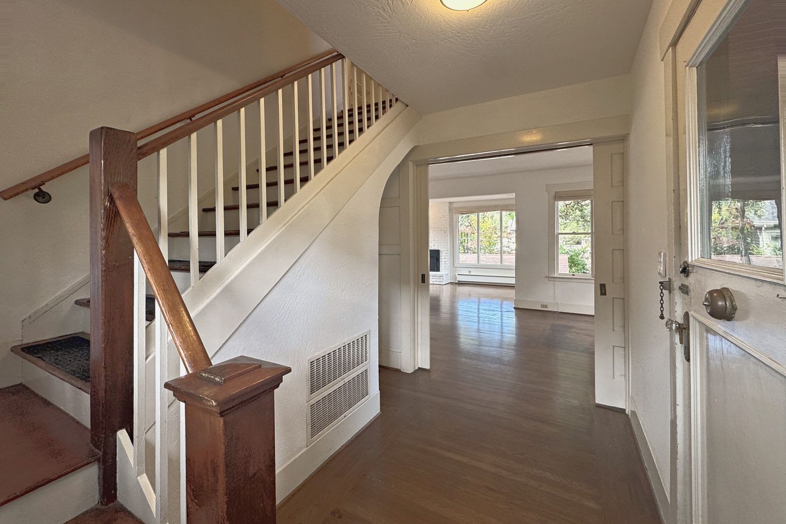 Spacious 4-Bedroom Home in Desirable College Terrace – photo 3