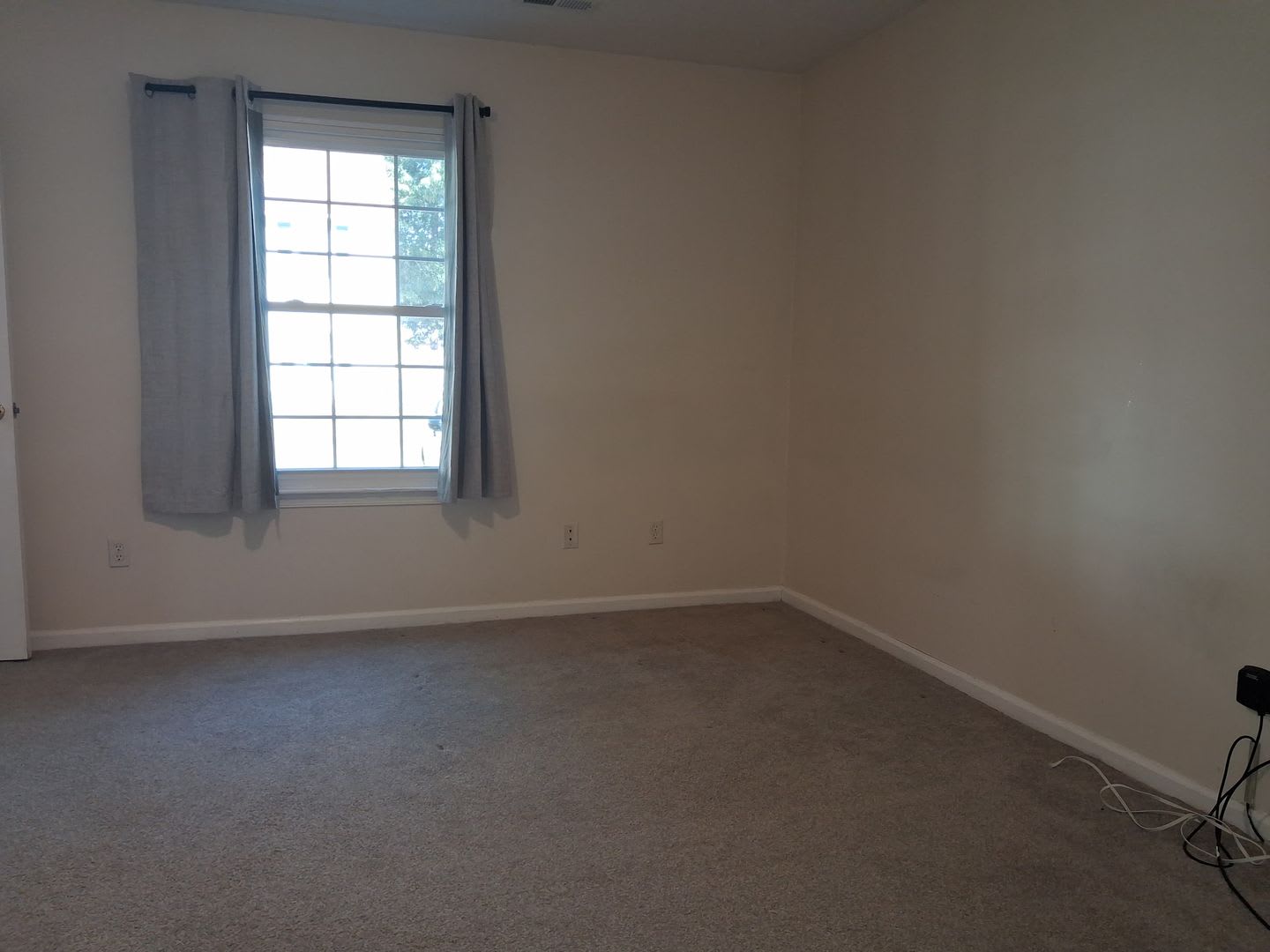 Charming 3 Bed, 2 Bath Home – 1,428 Sq Ft – photo 2