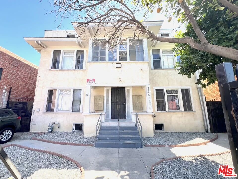 156 W 32nd St – photo 1