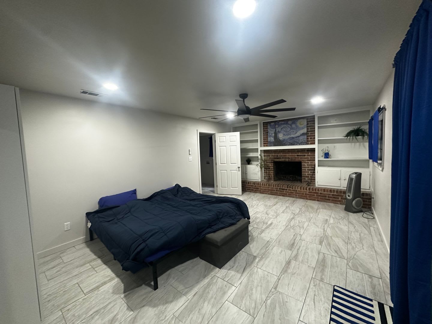 Gorgeous Remodeled 4 Bedroom Home – photo 3