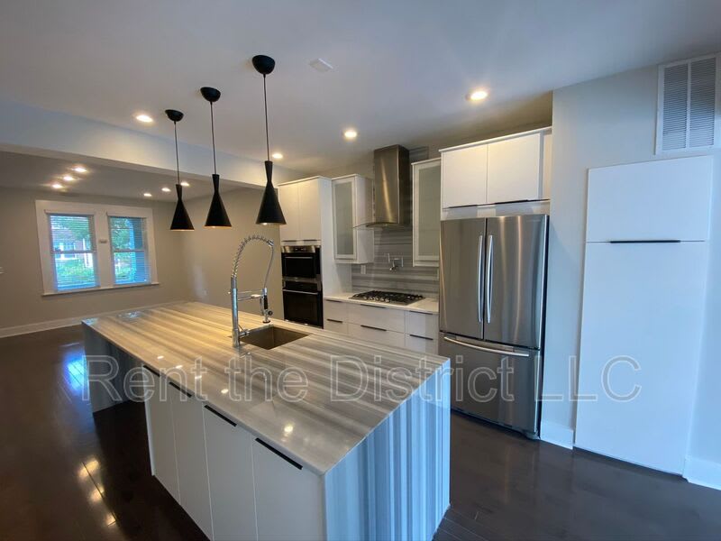 1515 Neal Street NE – photo 3