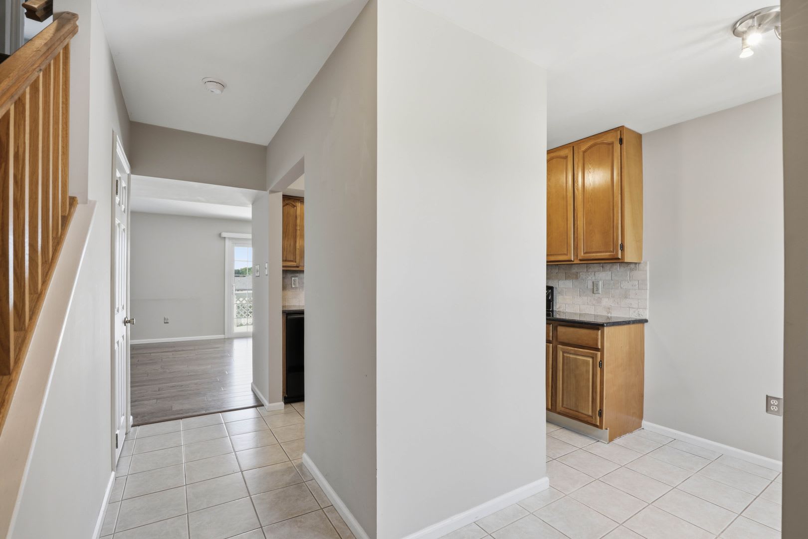 Stunning 3 Bedroom Townhome Available Now! – photo 5