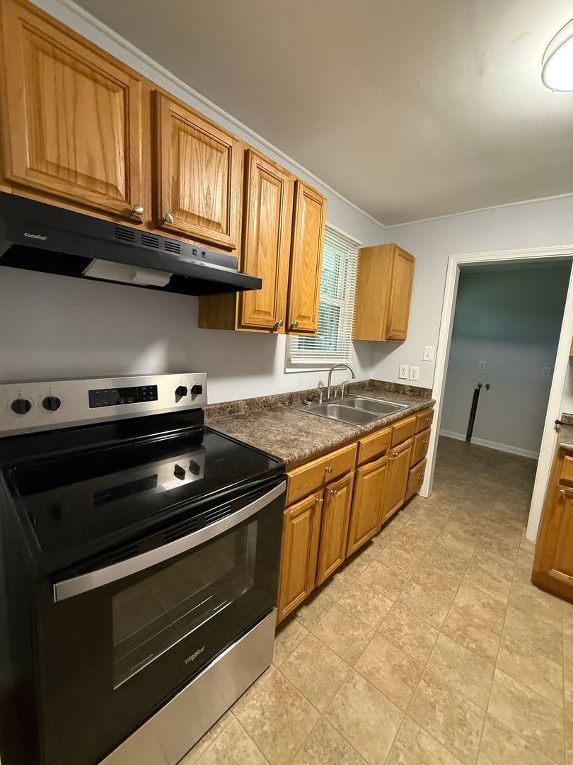 Charming 3 Bedroom Home In Northwoods – photo 3