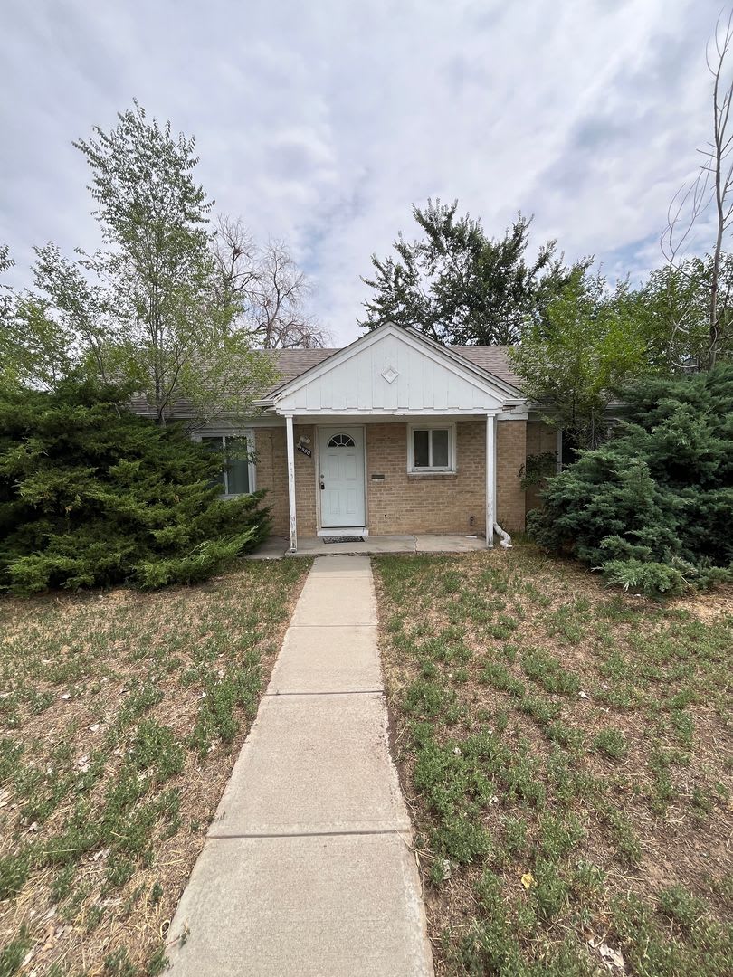 3 Bedroom 1 Bathroom Ranch in East Denver! – photo 1