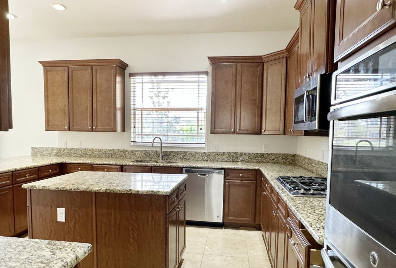 8571 Lakeside Bend – photo 5