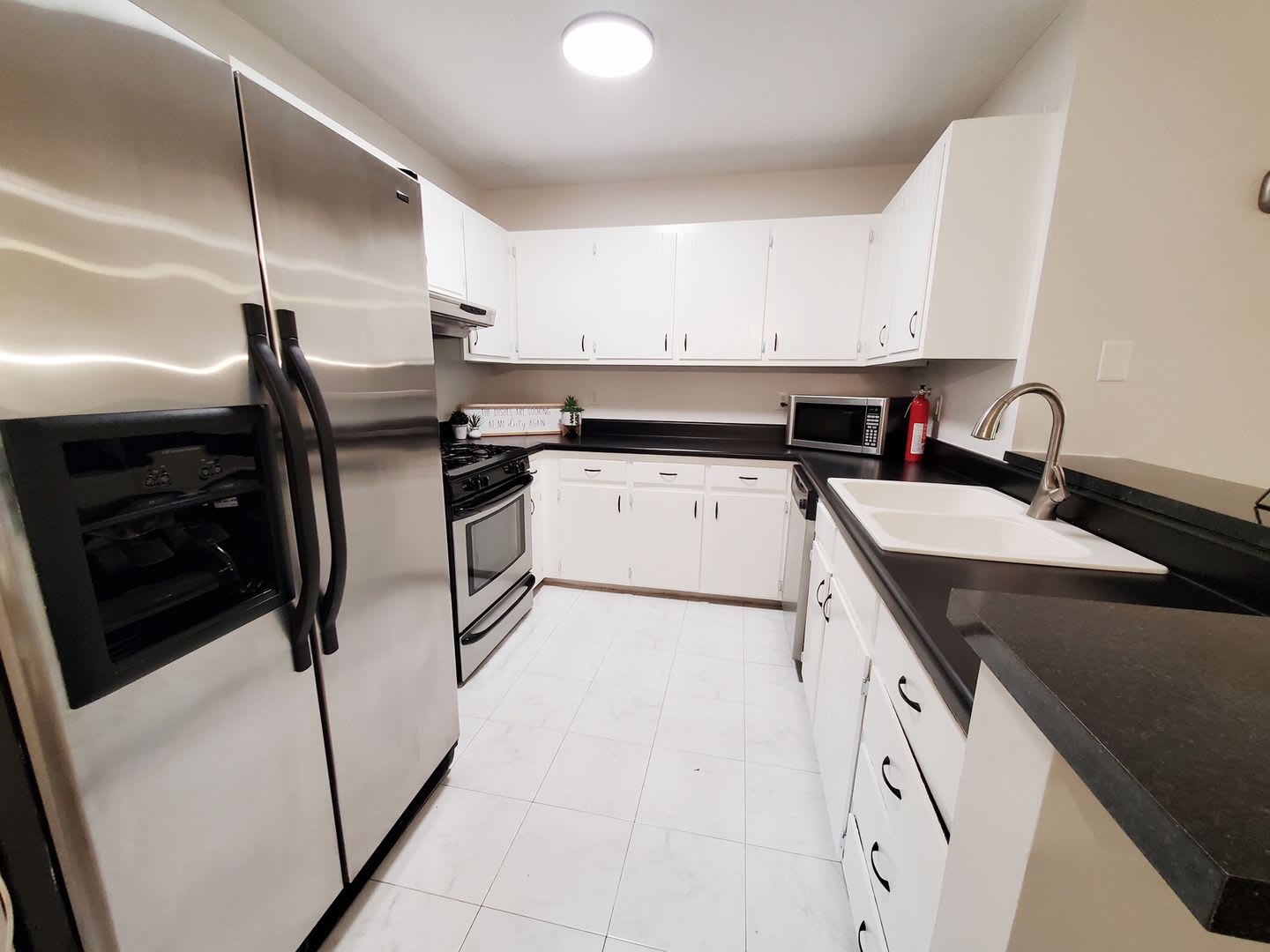 Room in 6 Bedroom Home at Henslowe Dr – photo 5