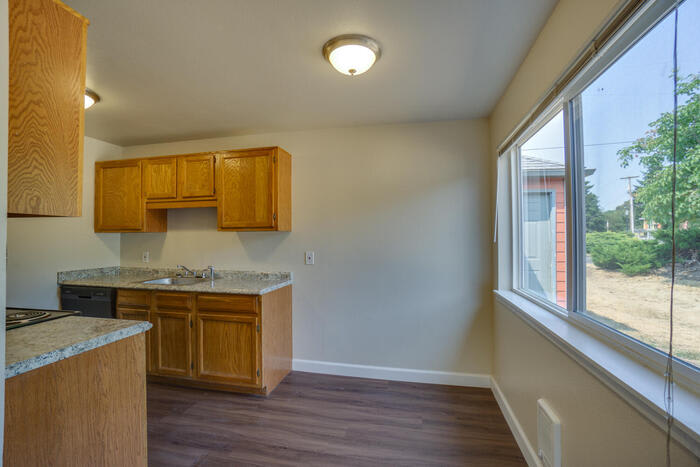 621 Martin Way – photo 4