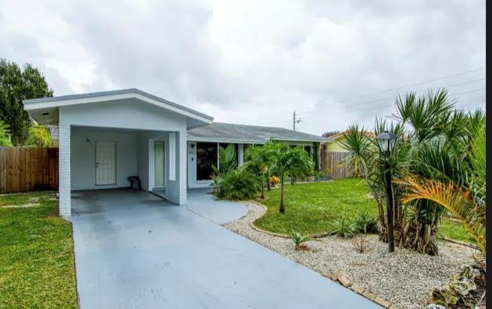 1905 N 45th Avenue – photo 1