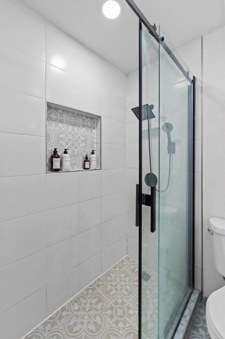 Centrally Located Apartment With Pool – photo 3