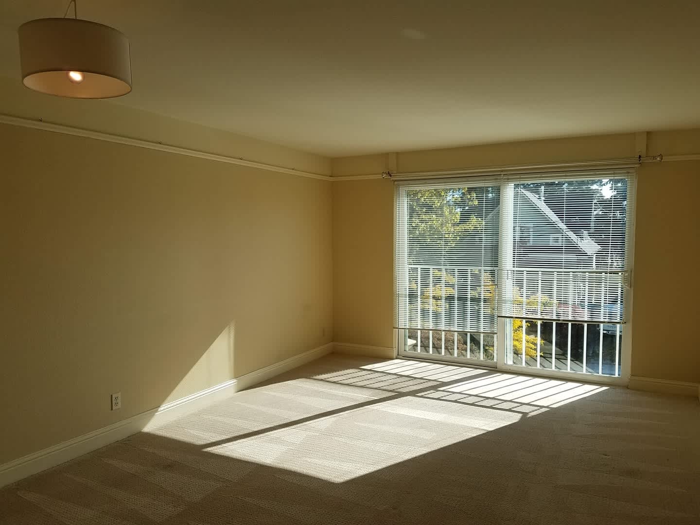 Spacious 1 Bed/1 Bath Condo in Wallingford/Fremont – photo 3