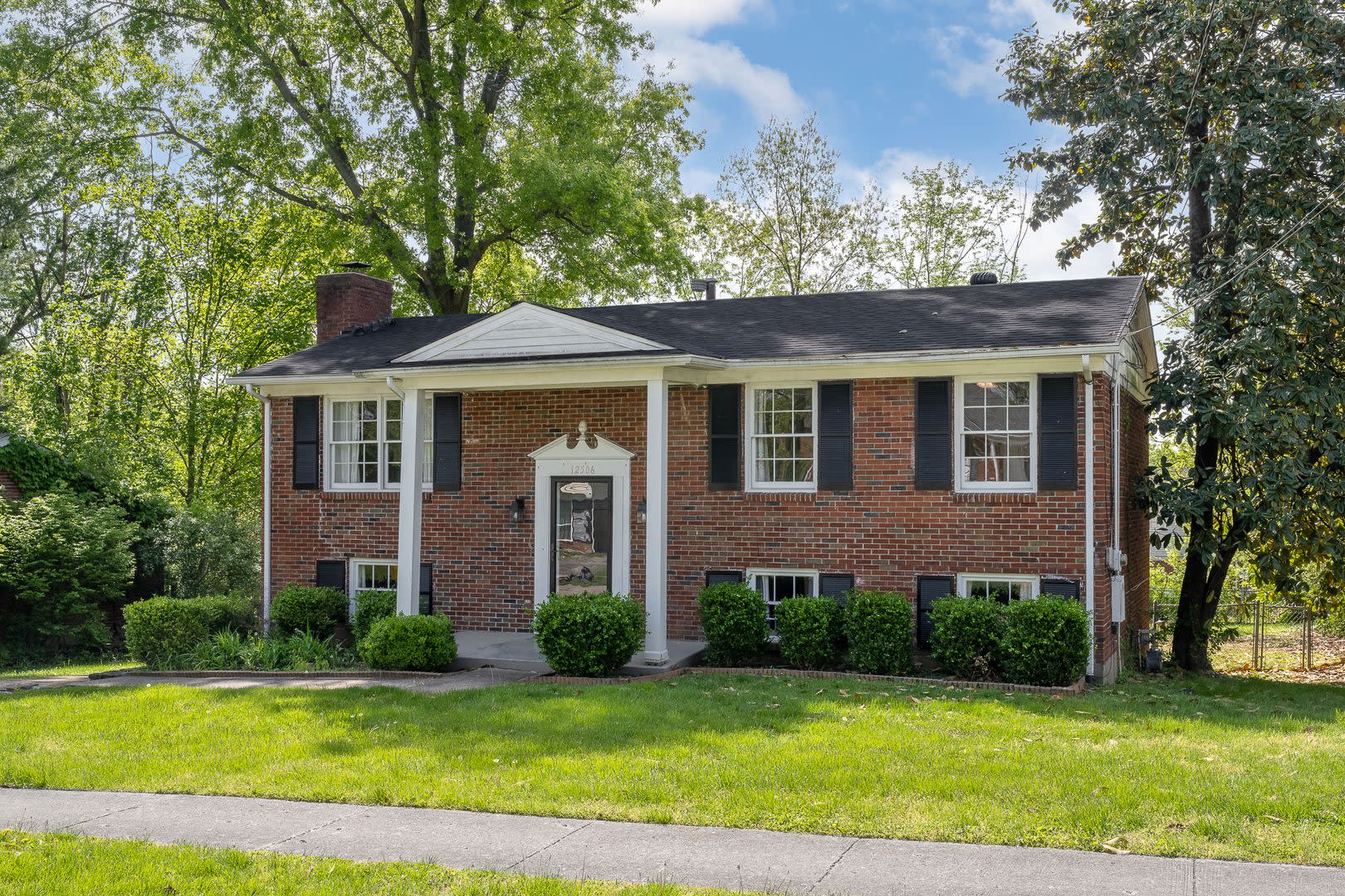 Beautiful Middletown Home 5 Beds 2 Baths – photo 2