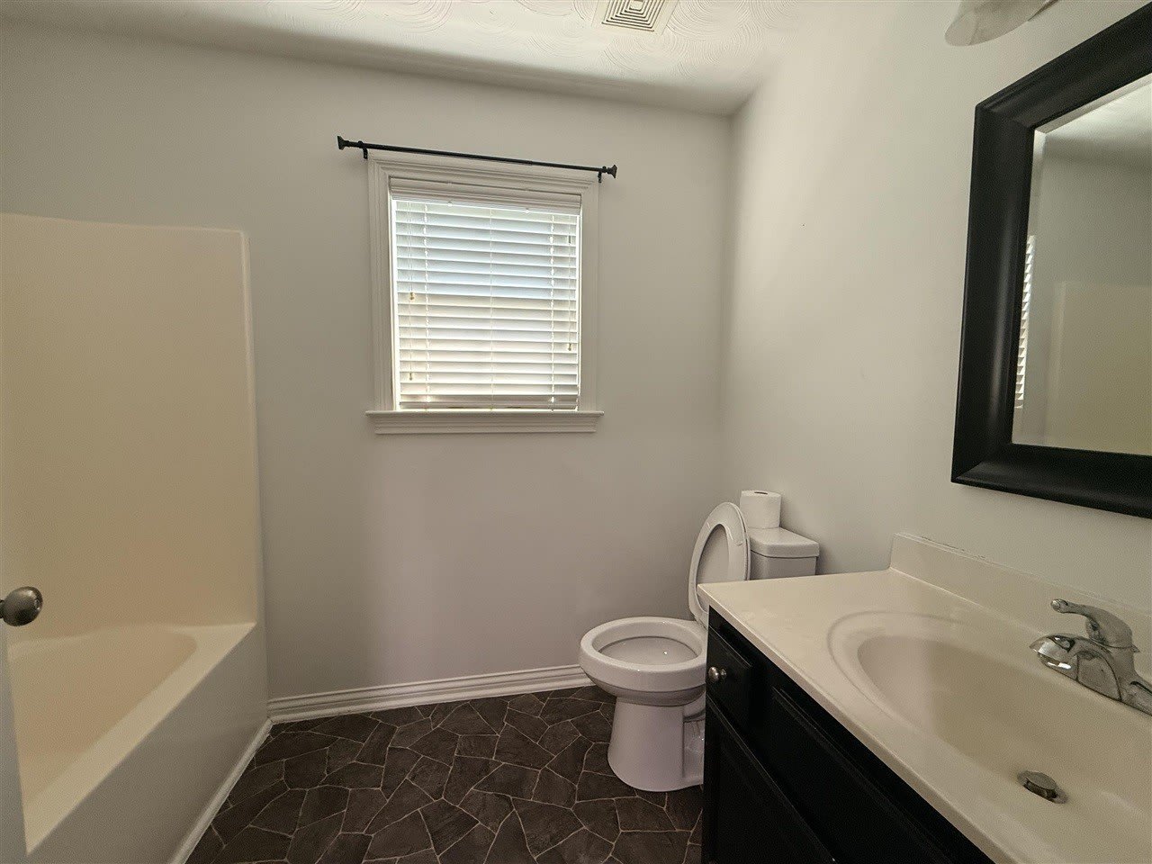 1304 Primrose Court – photo 4