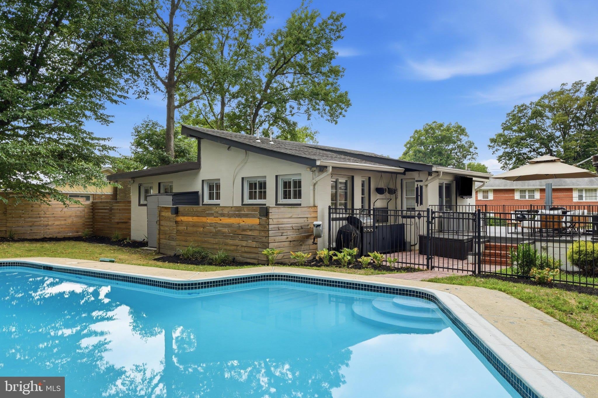 6410 Bushey Drive – photo 5