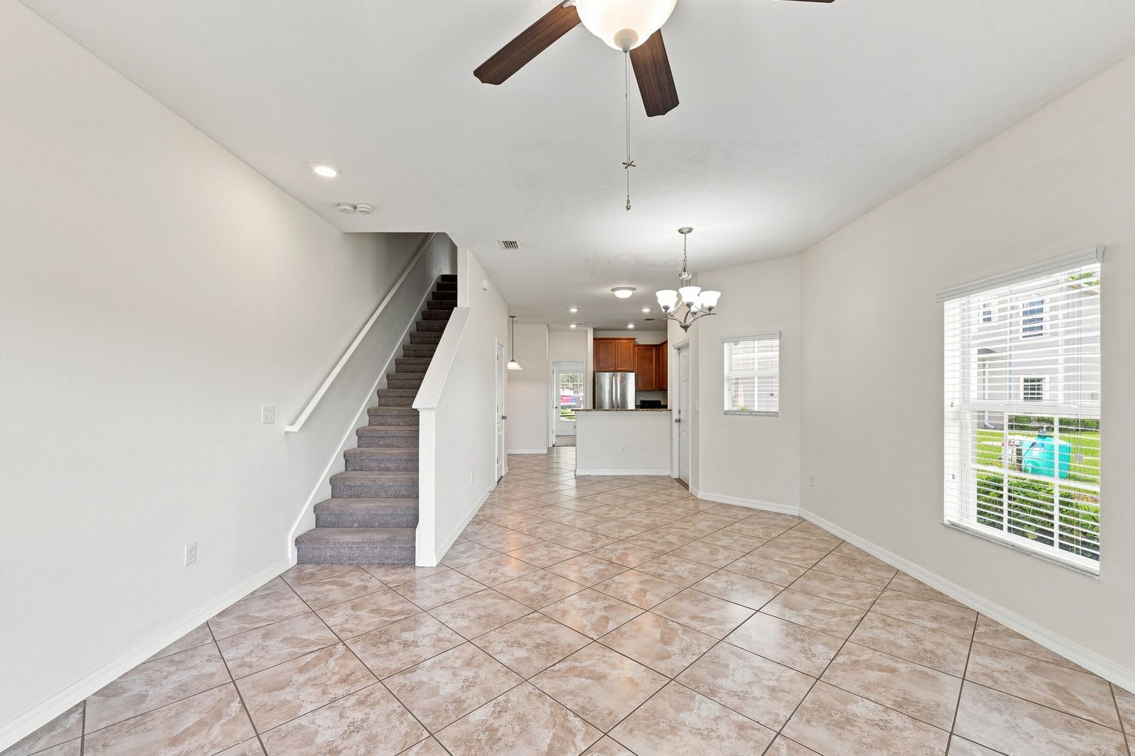Spacious 4 Bedroom Townhome In Gated Meadow Pointe – photo 3