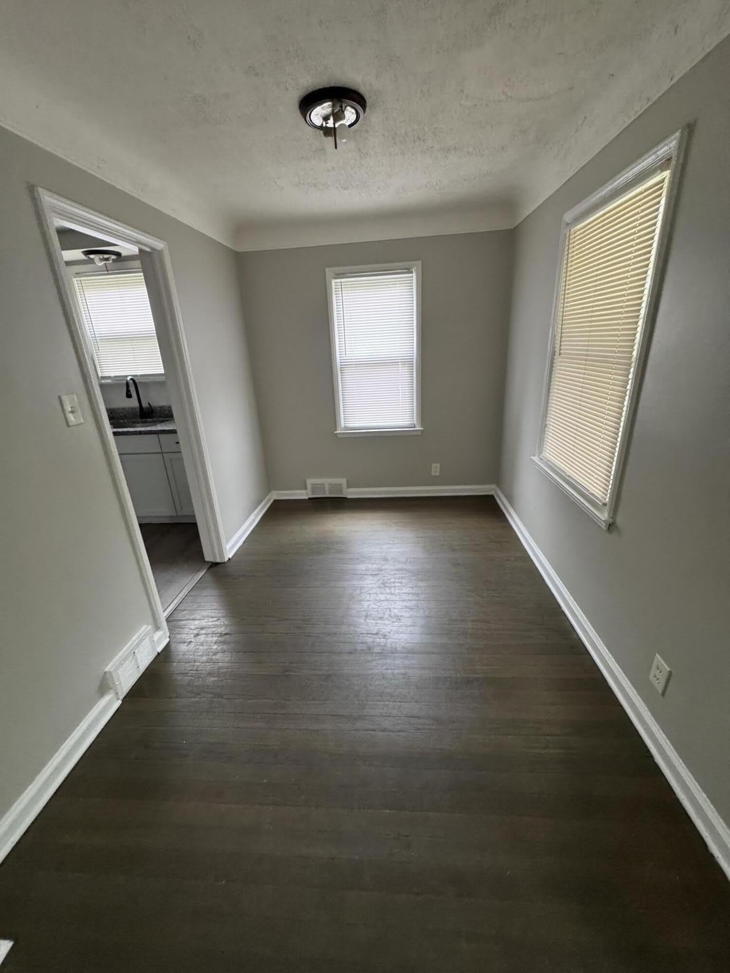 8272 Roselawn Street – photo 3