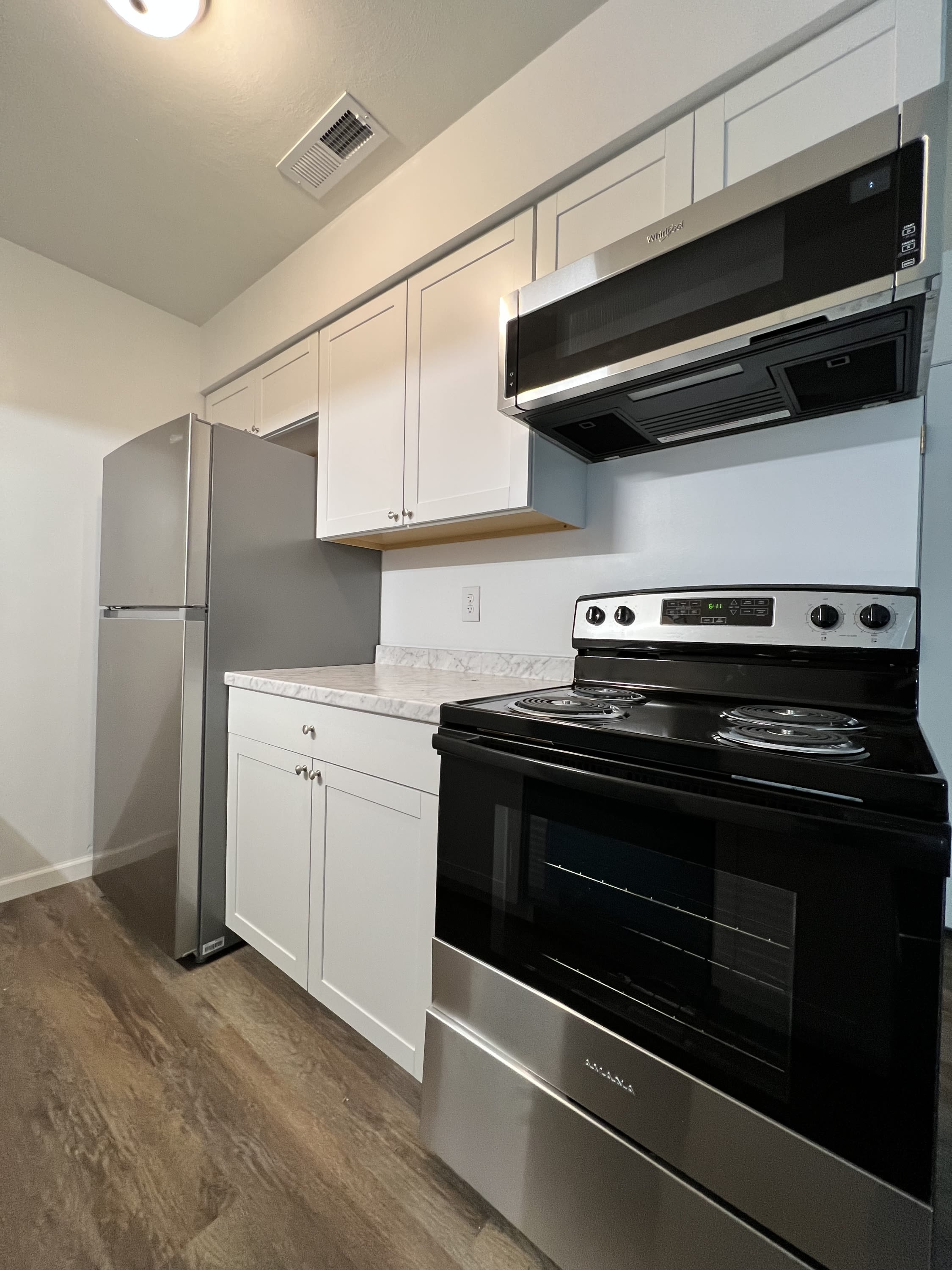 853 E Washington Ave Apt B-12 – photo 5