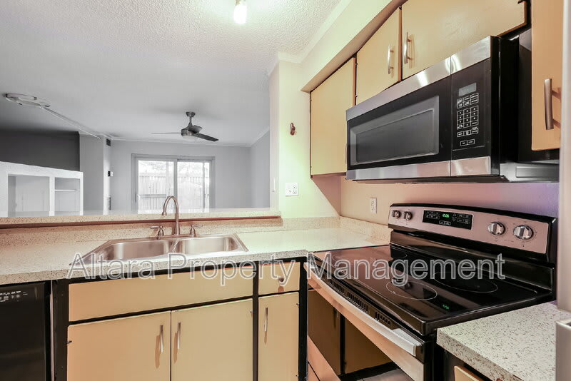2880 S Locust St – photo 1