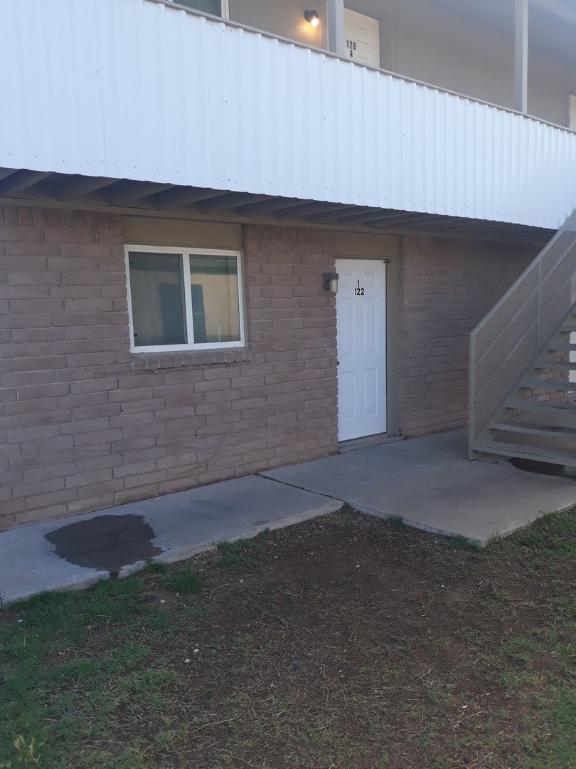 122 N Ave E – photo 1