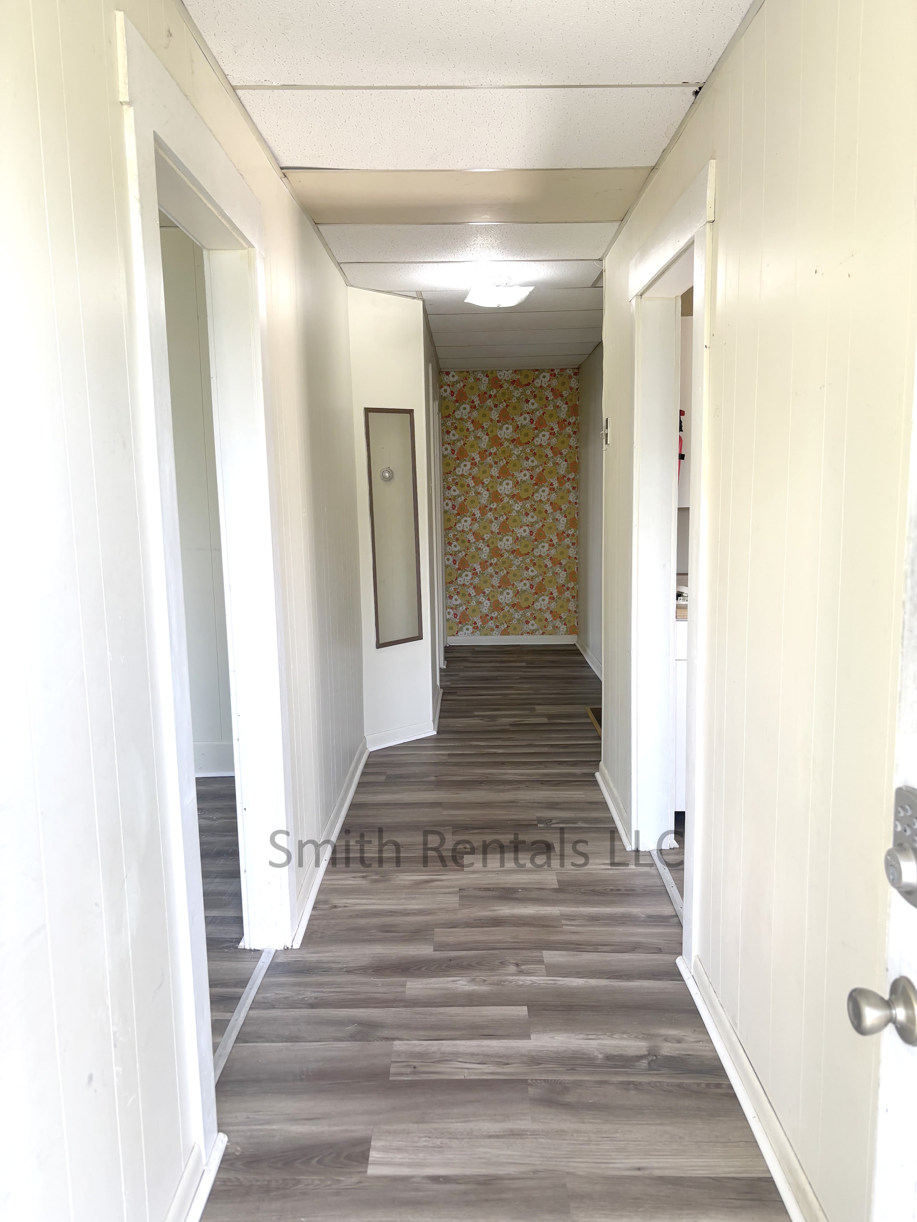 1347 Montrose Ave – photo 3