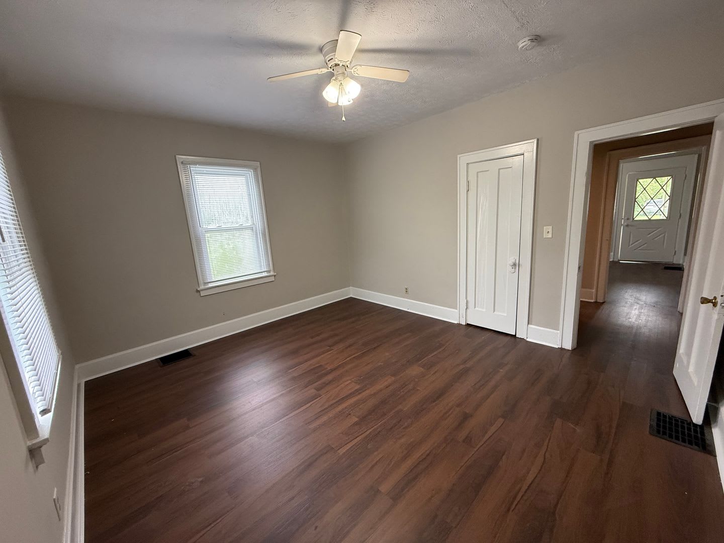 Beautifully Renovated 3 Bedroom 2 Bath Half Off First Month S Rent – photo 5