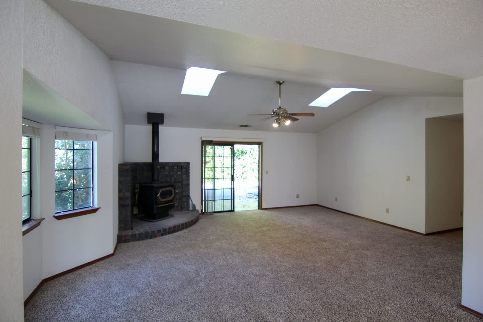 3 Bedroom Home for Rent in Redding CA – photo 2