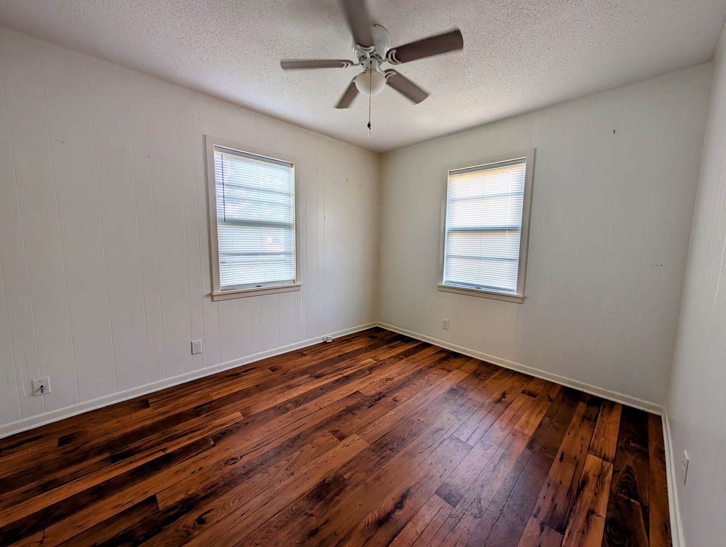 2 Bedroom on the AR side Available Now! – photo 5