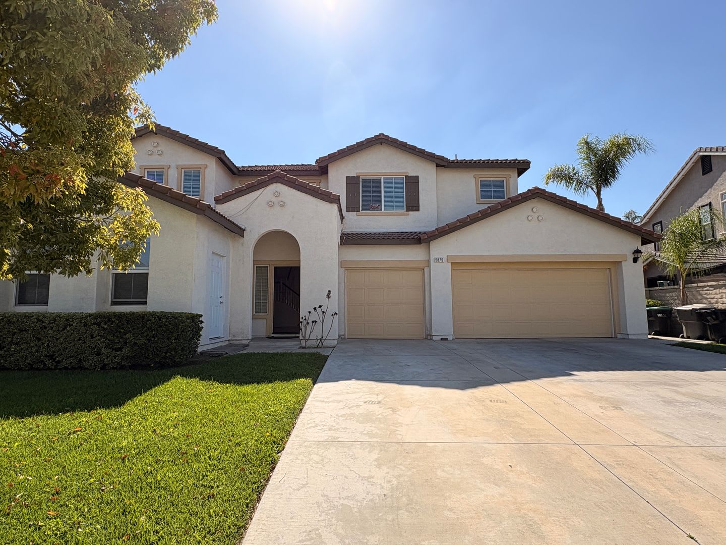 Eastvale Great Neighborhood 4 2 5 Executive Home Quiet Neighborhood Available Now Only 2 Car Garage Spaces 2 Driveway Spaces Street Parking Available – photo 3