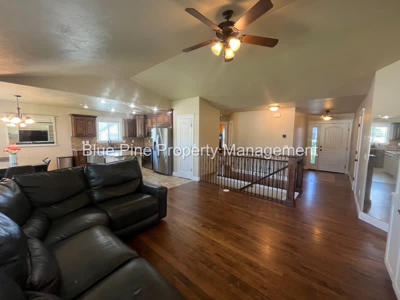 340 Chateau Drive – photo 3