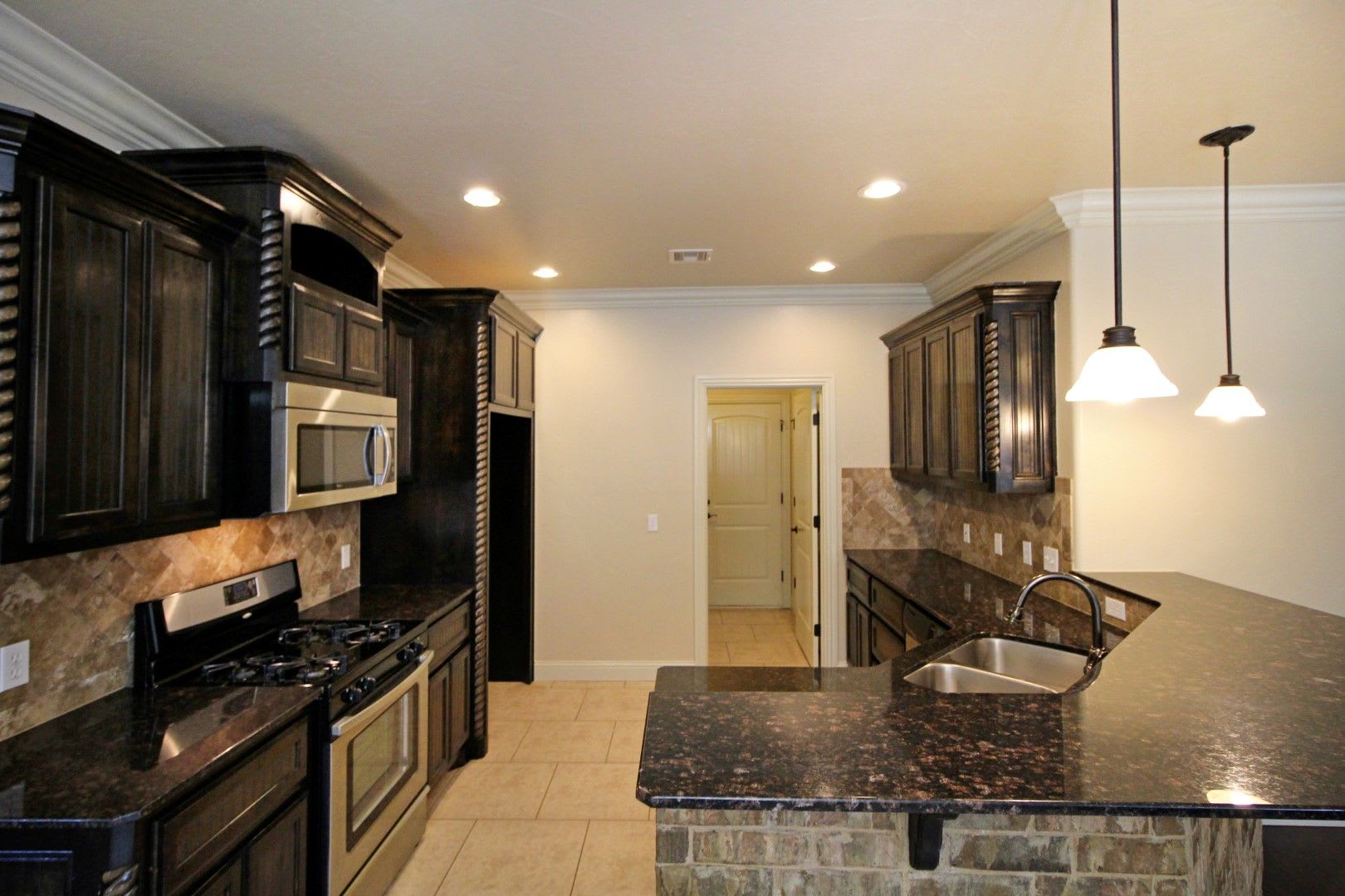 Wonderful 3 bed + bonus, 2.5 bath, & 3 car in Edmond – photo 4