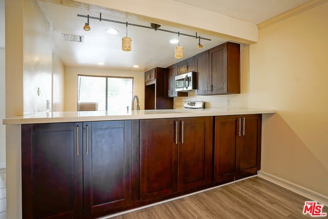 5760 OWENSMOUTH Ave – photo 5
