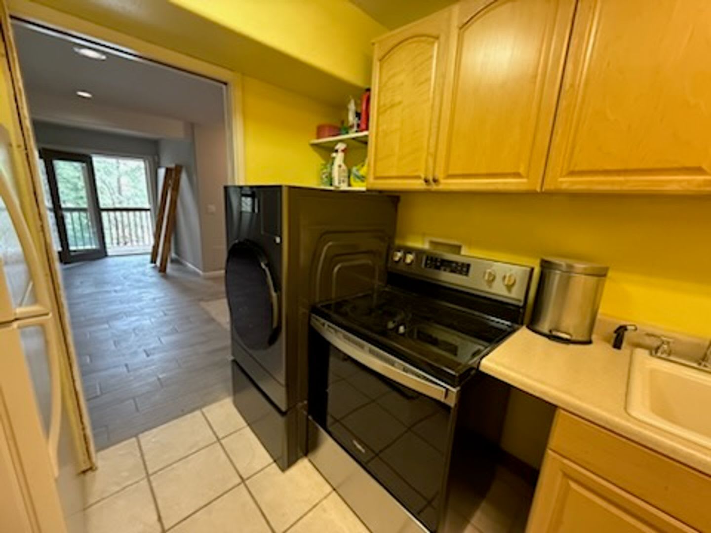 Beautiful First Floor Apartment Available in August! – photo 2