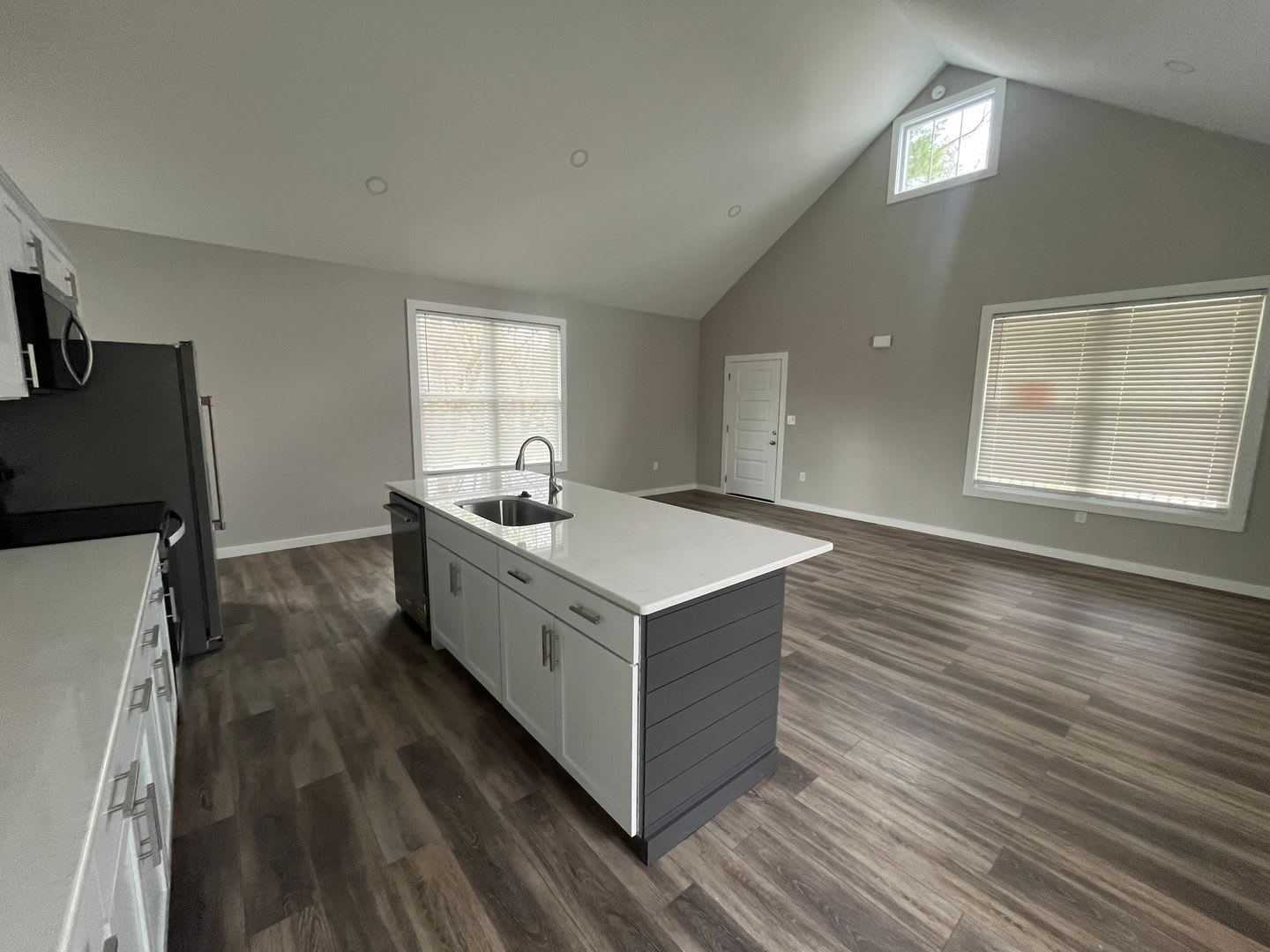 New Construction 4BR/4.5BA Great Location! – photo 5