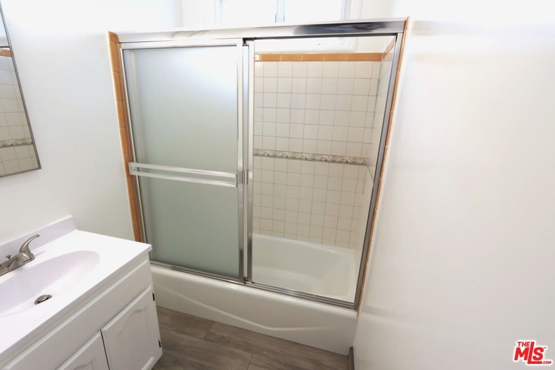 183 W Elmwood Ave – photo 4