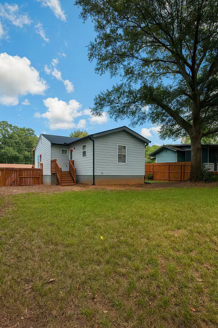 Room in 3 Bedroom Home in Forest Park – photo 5