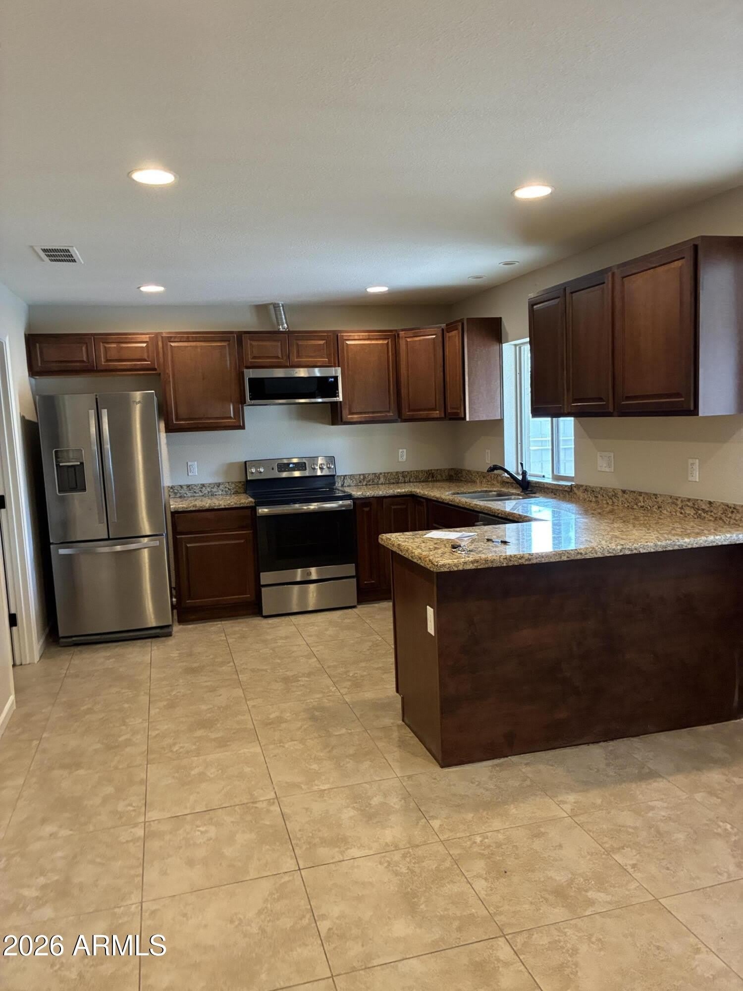 2058 E FREMONT Drive – photo 5