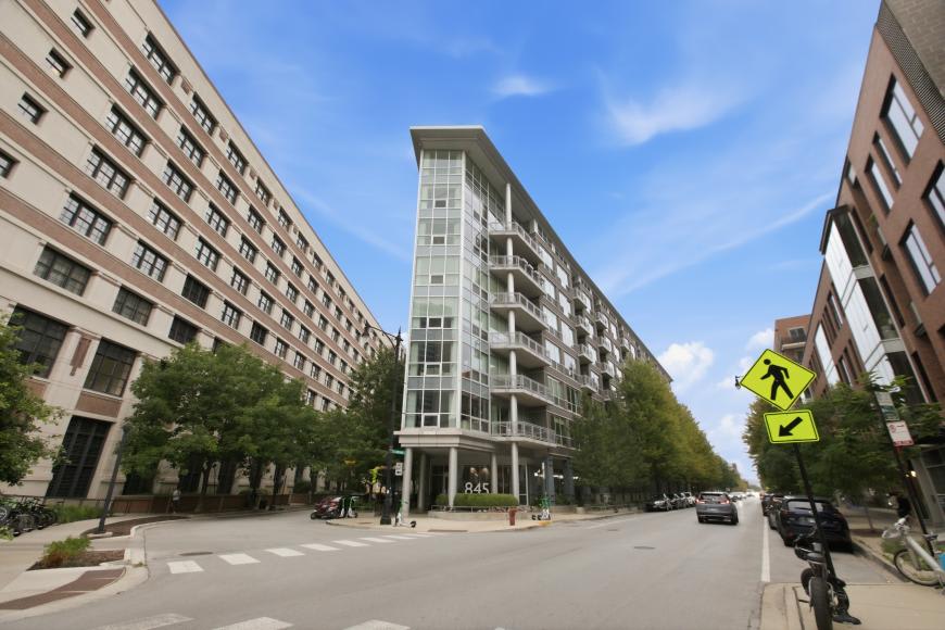 845 N Kingsbury – photo 1
